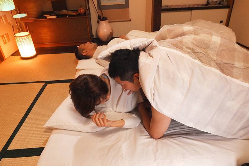 vietsub-anh-nhan-vien-may-man-va-co-vo-ong-chu